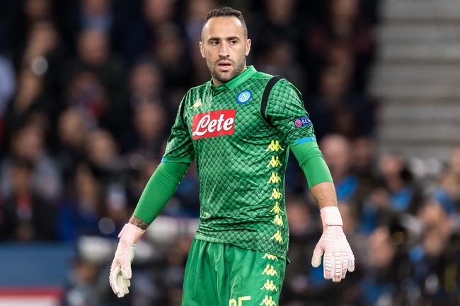 皇马客场对阵阿拉维斯，后防伤病严重，阿隆索面临解雇危机，需尽快取胜以保帅位。（客战阿拉维斯，皇马后防告急；阿隆索帅位危机四伏，唯有速胜自保）