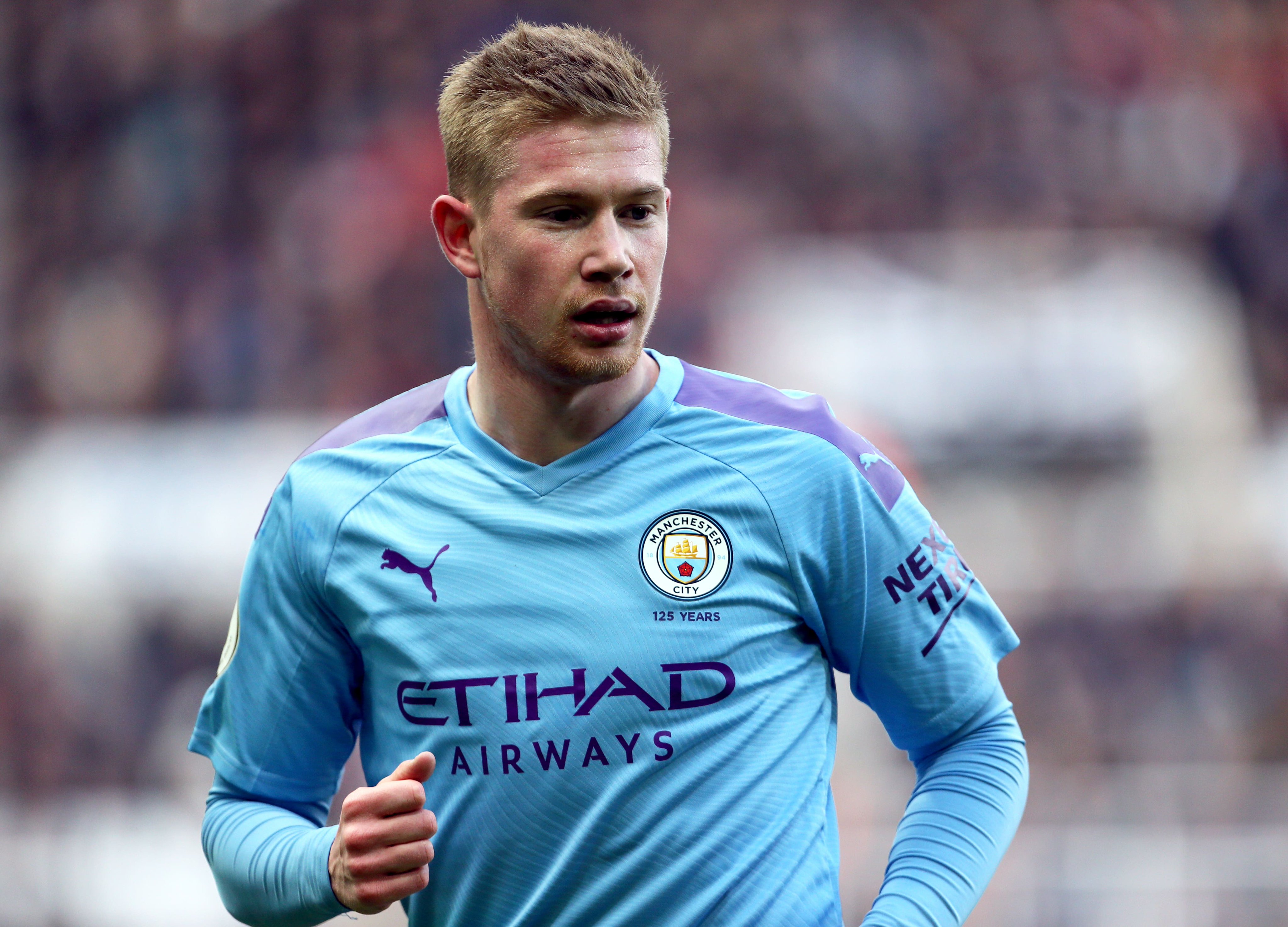 记者：弗拉霍维奇遭佛罗伦萨球迷种族歧视侮辱，导致比赛中断（记者称弗拉霍维奇遭佛罗伦萨球迷种族歧视辱骂，比赛被迫暂停）