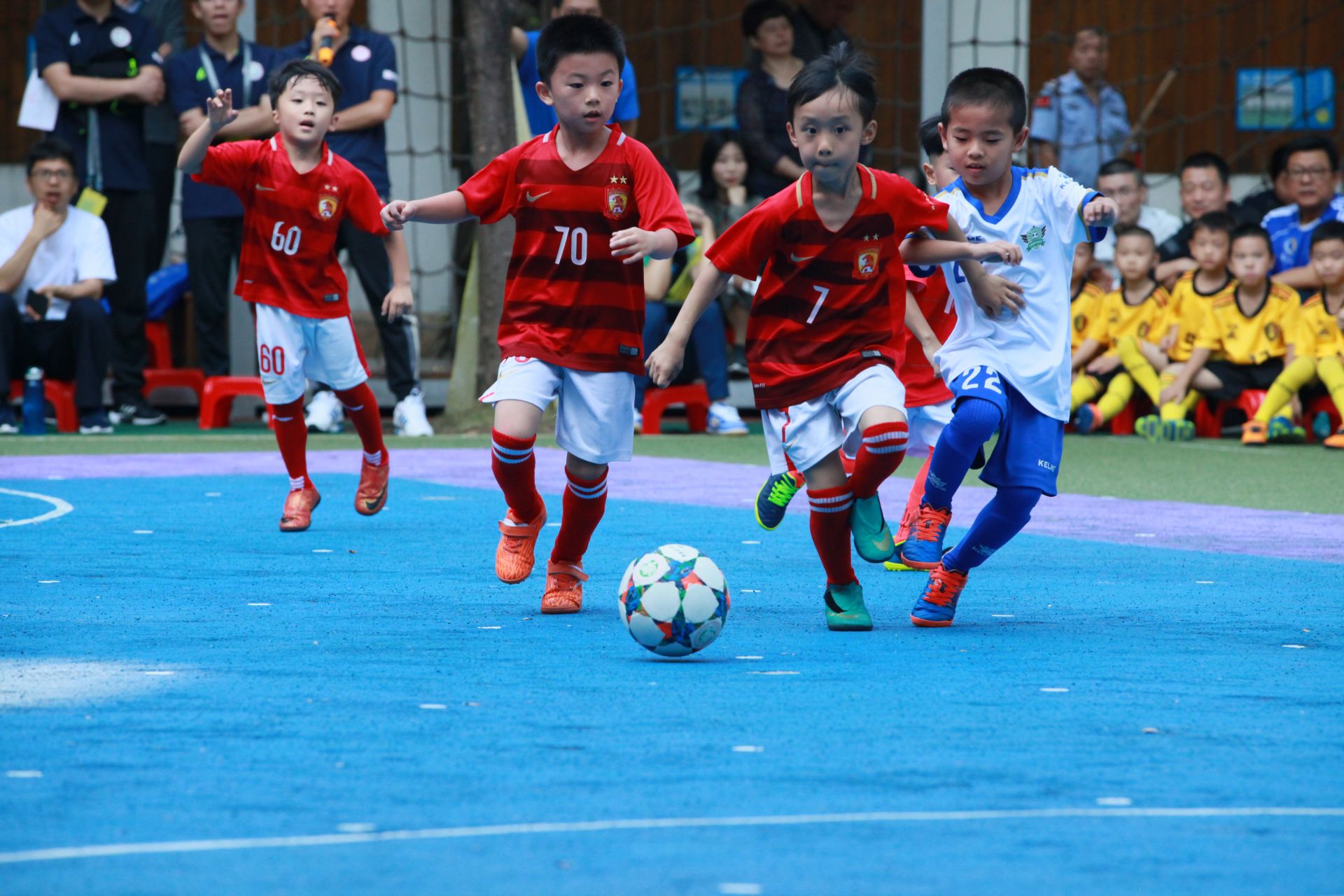 赫内斯直言：过高薪资让球员失去奋斗的核心动力（赫内斯：高薪正在削弱球员的拼搏动力）