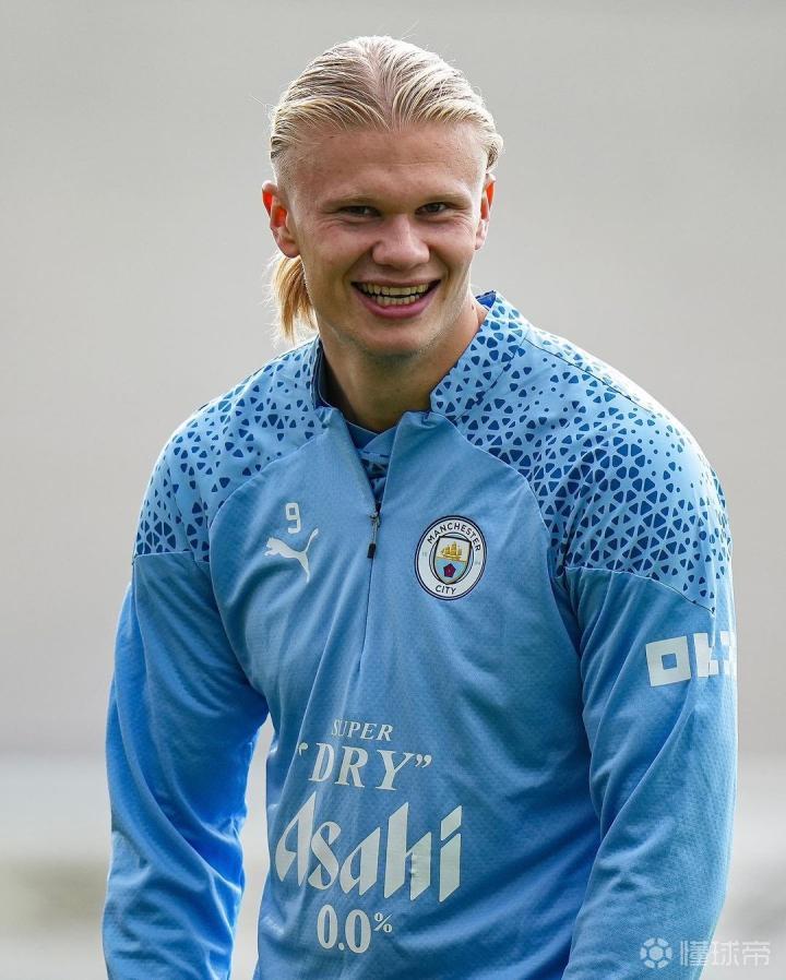 法尔克：凯恩与拜仁愿意续约至2028年，他愿意世界杯后再谈（法尔克：凯恩与拜仁有意将合同续至2028年，谈判将于世界杯后进行）