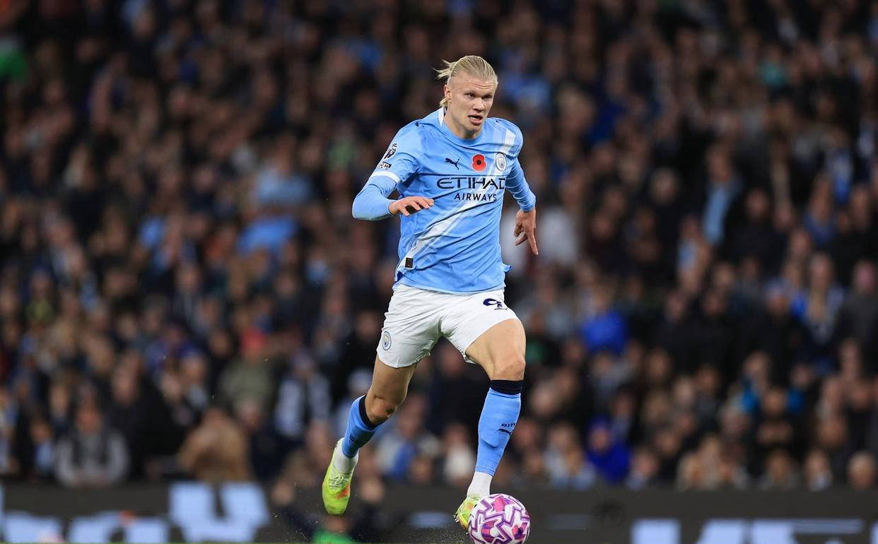 太阳报：英乙球迷朝对方门将扔椅子，被球队主帅严厉批评（《太阳报》：英乙球迷向对方门将掷椅，本队主帅怒批此举）