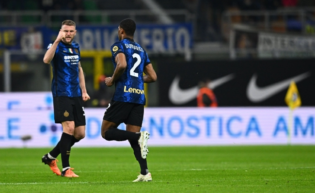 连续第二次扑点，迈尼昂当选米兰德比全场最佳（连场扑点，迈尼昂当选米兰德比全场最佳）