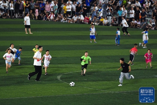 罗马诺：斯洛特在队内的权威不降反升，他需要萨拉赫主动道歉（罗马诺：斯洛特队内威信不降反升，正要求萨拉赫主动致歉）