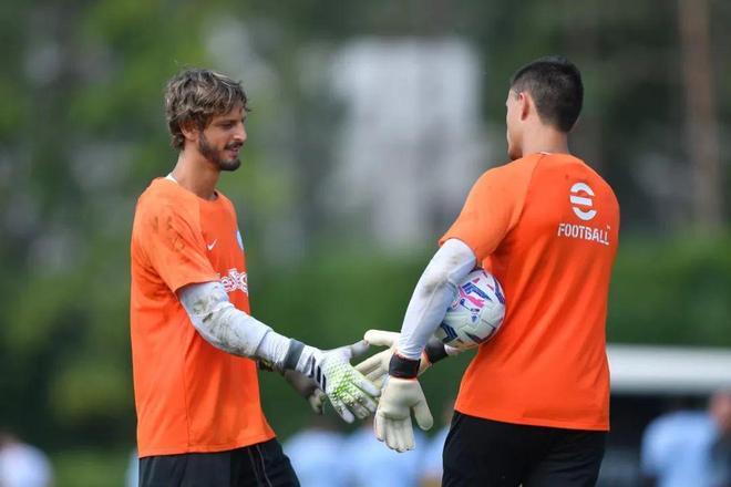 阿尔及利亚7次参加非洲杯5次止步小组赛，两次出线均夺冠（阿尔及利亚非洲杯7次亮相5次小组出局，仅两次晋级皆夺冠）