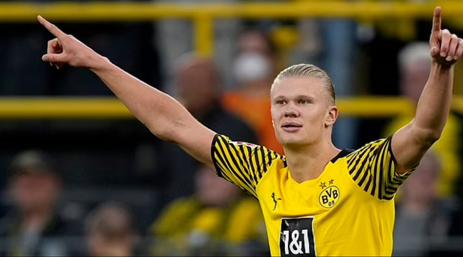 詹姆斯关键三分绝杀比赛（詹姆斯压哨三分定胜负）