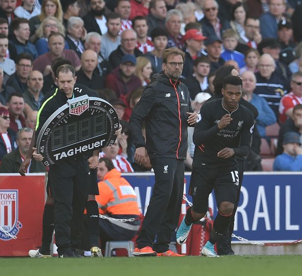 中超降级队换帅风波：洋帅黯然离场，菜鸟能否逆袭？（中超降级区球队帅位震荡：外教黯然下课，新手能否翻盘？）