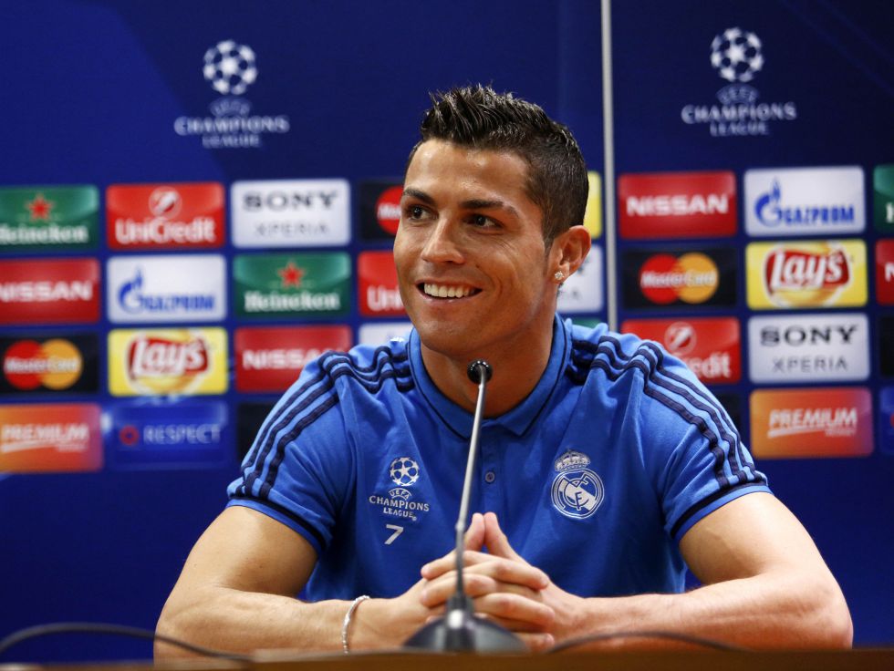 詹姆斯关键时刻稳住节奏（詹姆斯在关键时刻稳控比赛节奏）